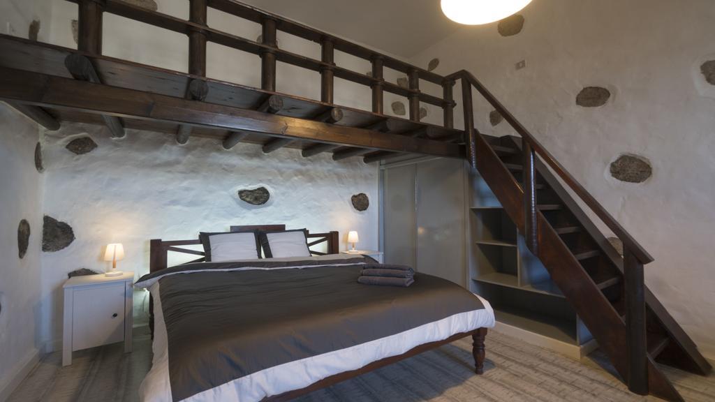 With Amazing Views, Jacuzzi And Private Pool Dom wakacyjny San Bartolomé