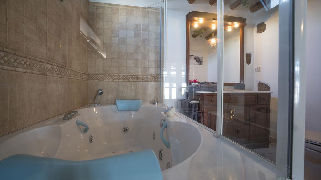 With Amazing Views, Jacuzzi And Private Pool Dom wakacyjny