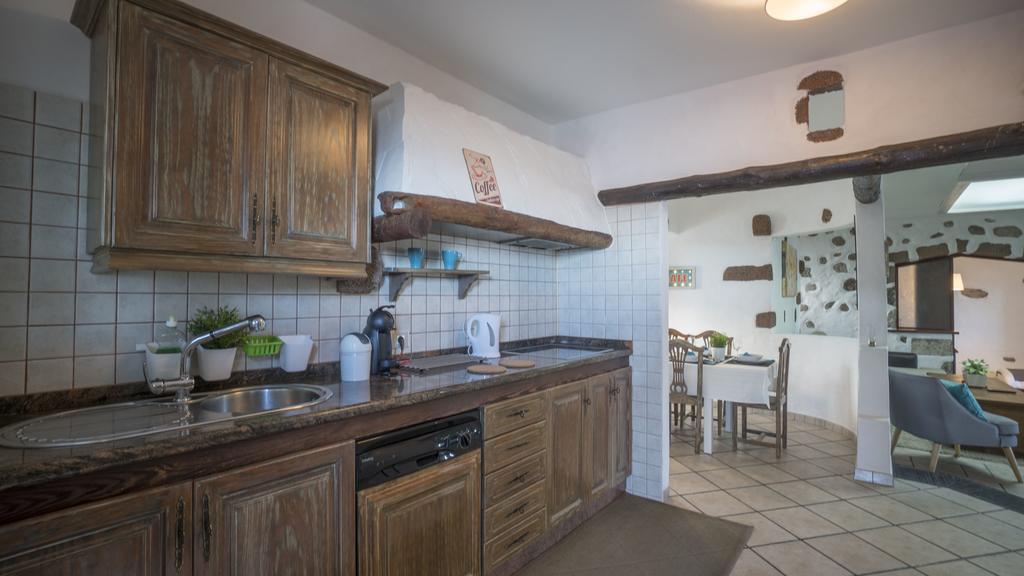 With Amazing Views, Jacuzzi And Private Pool * San Bartolomé